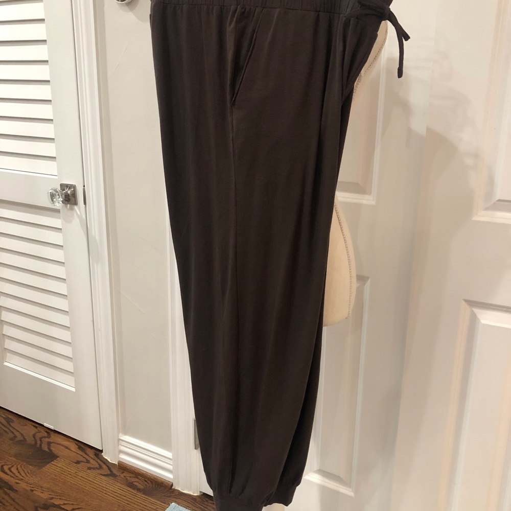 Anybody knit brown joggers size La